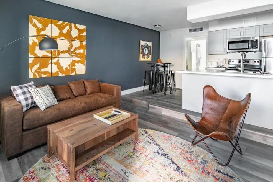 Gorgeous Cozysuites In Camelback With Pool Parking Apartemen *