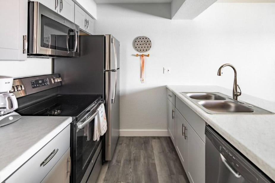 Apartemen Gorgeous Cozysuites In Camelback With Pool Parking *