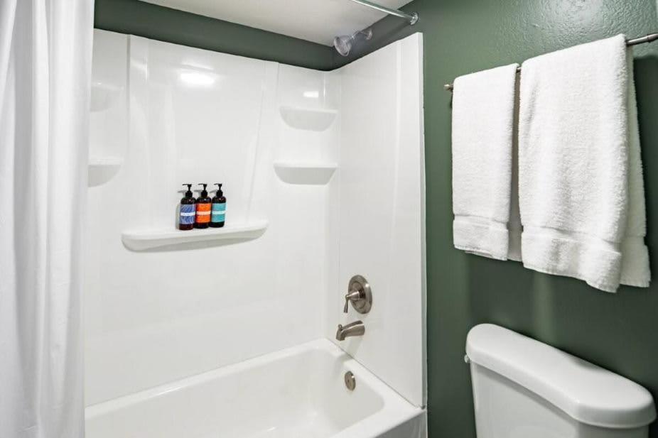 Gorgeous Cozysuites In Camelback With Pool Parking Apartemen *